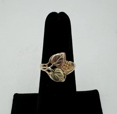 10K Tri Color Gold Ladies Ring with Grape Leaf Design size 5.25 2.5gr - Image 1 of 4
