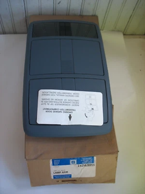 New NOS GM 1995-98 96 97 Oldsmobile? Roof Headliner Lamp Assembly 25628955 — 第 1/4 张图片