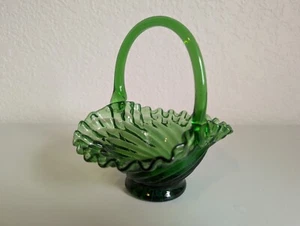 Vtg 6.25" Fenton Art Blown Glass Bride Basket Green Swirl Ruffle Rim Candy Dish - Picture 1 of 8