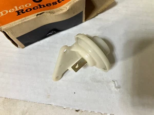 DELCO 1962-1969 Chevy Corvair Choke Vacuum Pull Off Valve 7021050 NOS OEM - Picture 1 of 2