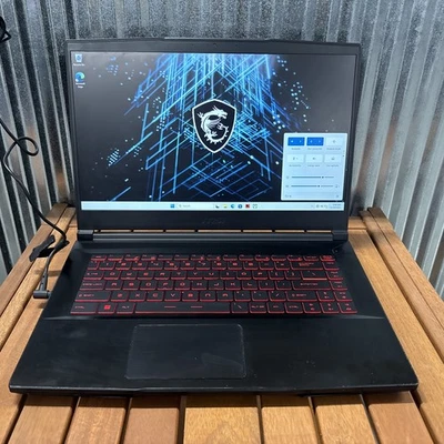 MSI MS-16R5 15.6" i5-10500H 8GB RAM 256GB SSD GeForce GTX 1650 Foto 1 de 4