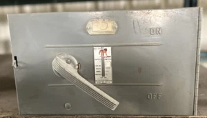 BULLDOG VS3504LMR 200A 240V FUSIBLE PANELBOARD SWITCH - Picture 1 of 4