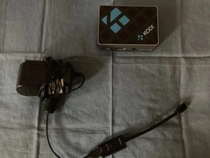 Raspberry Pi 3 Model B+ with FLIRC Kodi Case (silver) - Afbeelding 1 van 5