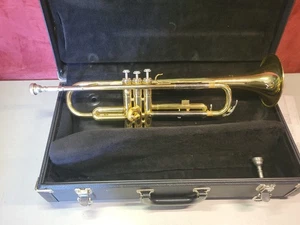 Yamaha YTR 2320 Trumpet w/ Mouthpiece & Case - Picture 1 of 11