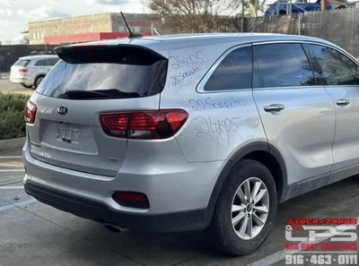 Cuarto de pasajero derecho KIA SORENTO 16-20 corte panel  Foto 1 de 4