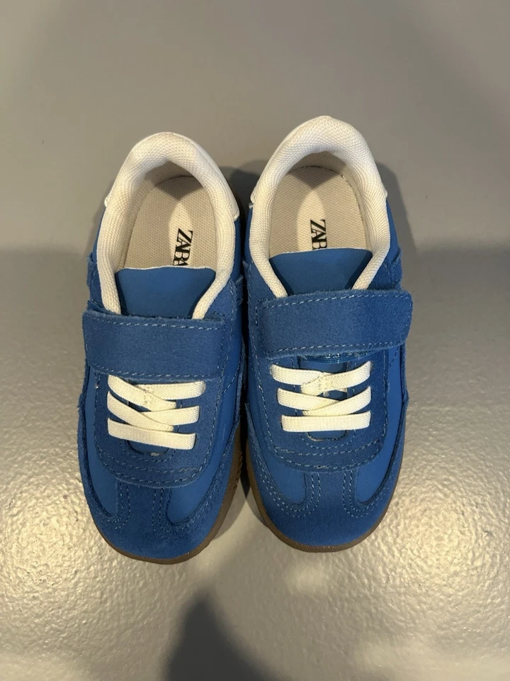 Nuevos zapatos Zara azules talla 9,5 EE. UU. niño pequeño EUR 26 nunca usados Foto 1 de 4