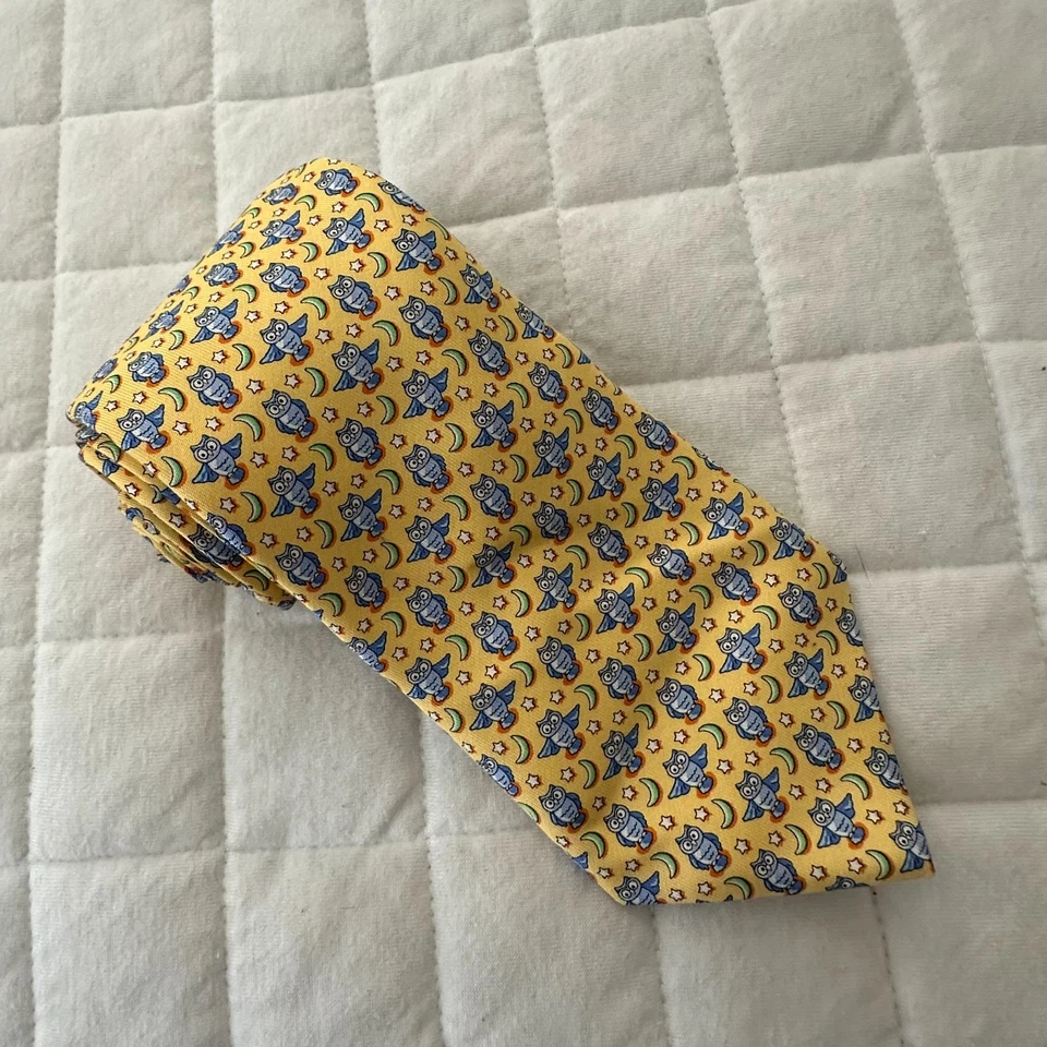 VINEYARD VINES Mens Necktie Yellow Owl Pattern 100% Silk Hand Made Preppy Career - Image 1 of 4