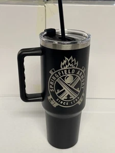 Springfield Armory 40 oz. Bicchiere in acciaio inciso a laser con coperchio e cannuccia - Foto 1 di 7