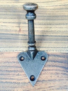 CAST IRON ART & CRAFTS CHARLES VOYSEY STYLE WALL HOOK / COAT HOOK - Picture 1 of 1