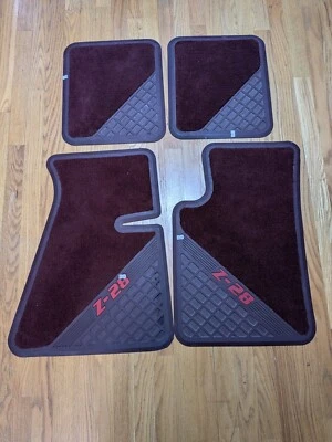 Alfombrillas de goma y alfombra rojas MK12 de colección color plástico Chevrolet Camaro Z28 raras.  Foto 1 de 4