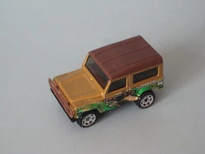 Matchbox Land Rover 90 Defender Gold Body Hyena Trail Toy Model 60mm RARE UB - Picture 1 of 3