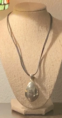 Collar con cordón de cuero de 19 pulgadas colgante de plata de ley .925  Foto 1 de 4