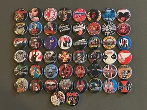 Verschiedene Rock Band Buttons / Pins 50 Stück - Bild 1 von 2