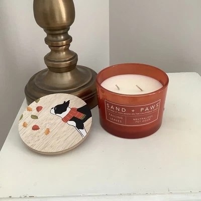 Vela perfumada Sand + Paws Boston Terrier hojas que caen otoño otoño 12 oz Foto 1 de 4