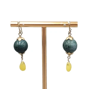 Grüne Stein Perlen Ohrringe gelb Träne goldfarben Hänger 1 3/8" - Bild 1 von 7