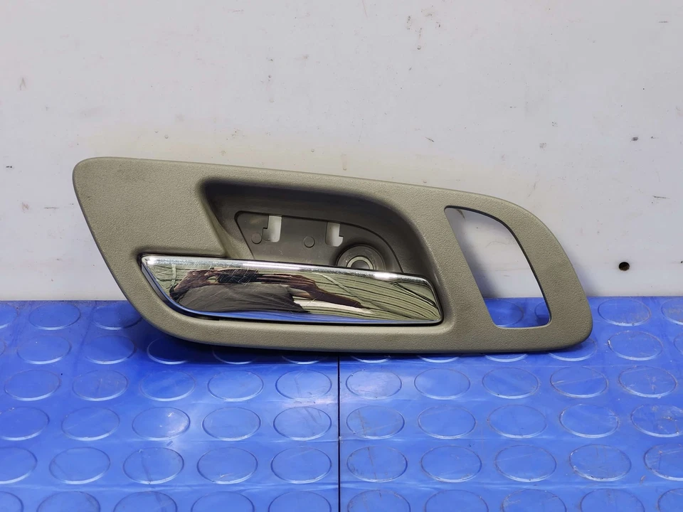 07-14 GMC Yukon Conjunto de manija de puerta interior delantera lado del conductor izquierdo gris OEM Foto 1 de 4