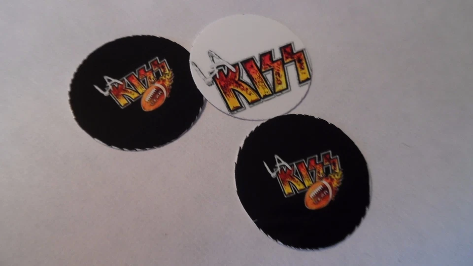 ¡Imágenes precortadas de tapa de botella de una pulgada! LA Kiss Envío Gratis Foto 1 de 1