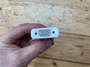 APPLE Thunderbolt to VGA Adapter - White - Picture 1 of 3