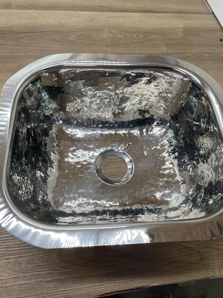 Fregadero de preparación de montaje inferior Whitehaus WH690ABB con superficie de textura martillada Foto 1 de 1