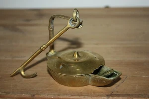 Belle petite Lampe à Huile ancienne Laiton - Photo 1/3