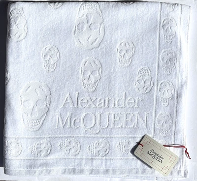 Toalla de baño de playa Alexander McQUEEN tonal calavera y logotipo de algodón blanco 37" x72" Foto 1 de 4