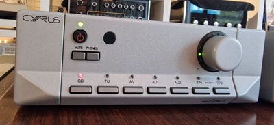 CYRUS 5 amplifer audiophile  from U.K. + remote !! - Immagine 1 di 4