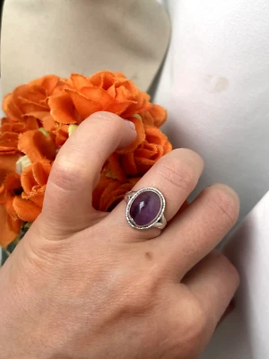 GORGEOUS MODERNIST 925 SOLID STERLING SILVER AMETHYST SOLITAIRE RING SIZE L 5.75 - Image 1 of 4