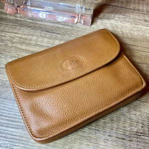 NOS LONGCHAMP LEATHER WALLET EMBOSSED LOGO CAMEL BEIGE 4.3" /5.9" MADE IN FRANCE - Imagen 1 de 9