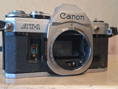 El cuerpo de la cámara Canon AT-1 solo funciona como está (video breve pausa entre 5 segmentos) Foto 1 de 4