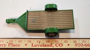Ertl 1/32 Scale John Deere Flat Bed Trailer Plastic and Metal - Picture 1 of 6