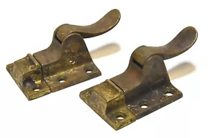 2 CHIUSURA CON MANIGLIA DI SOLLEVAMENTO VINTAGE IN OTTONE ABBINATA CON RICEVITORE - Foto 1 di 9