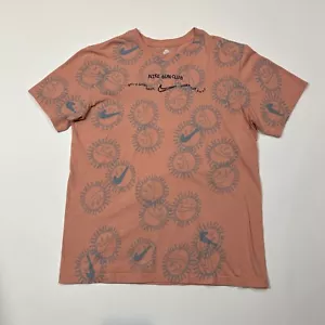 Nike Sun Club Shirt Herren Medium Pink Swoosh Sun AOP Running Logo Tee - Bild 1 von 11