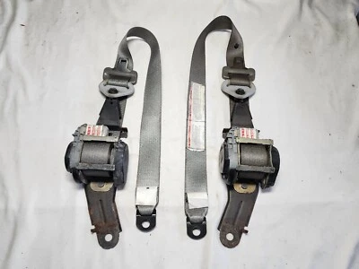 2001 - 2006 Nissan Sentra Drivers & Passengers Front Seat Belts (OEM) Gray Foto 1 de 4
