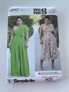 Tuta Misses Simplicity K9142 con drappeggio monospalla donna modello non tagliato - Foto 1 di 4