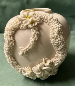 Vintage Dorothy Okumoto Porcelain Hawaiian Lei Plumeria Florals Vase 4”3/4 High - Picture 1 of 9
