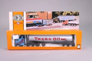LE3043 CON-COR 001009 train Ho Camion US + citerne Texas Oil Tractor + tanker - Picture 1 of 7