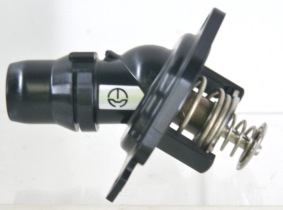 48767 | Termostato de refrigerante del motor / Conjunto de salida de agua 7560 Foto 1 de 4