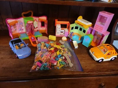 Polly Pocket '00-'04 House of Style Playset With Figures & Clothes Cars - Image 1 of 4