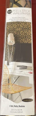 Papel pintado RoomMates pelar y pegar dorado con líneas geométricas negras Foto 1 de 2