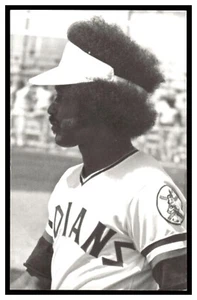 Oscar Gamble (1975) Cleveland Indians Vintage Baseball Postcard Rd5 - Picture 1 of 2