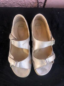 ZIERA GOLD PEBBLED LOOK GENUINE LEATHER& LINED COMFORT SANDALS-SZ 40/9W VGC - Picture 1 of 4