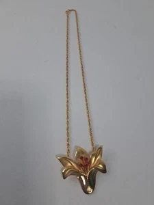 Collana 16" tono oro con ciondolo giglio strass rossi - Foto 1 di 4