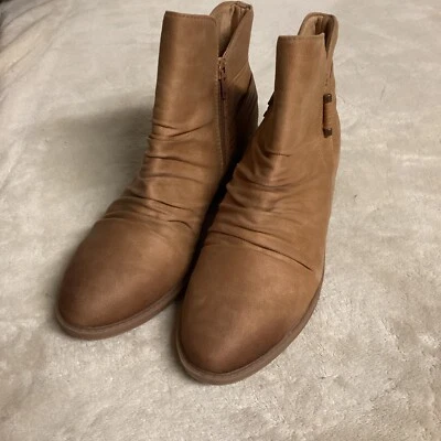 BareTraps 女式靴子 | 靴子 8.5 码棕色二手 — 第 1/4 张图片