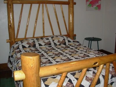 Cama de troncos personalizada tamaño queen hermosa en excelente forma única Foto 1 de 2