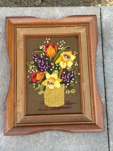 Vintage 70s Flowers Crewel Embroidery Wall Art Linen Small 5 X 7 w/ 8 x 10 Frame - Picture 1 of 8