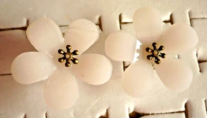 Ohr Clips Blüte weiß silber Ohrclips ModeSchmuck NEU - Bild 1 von 2