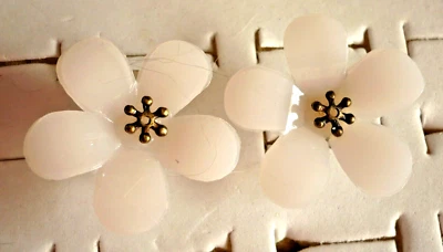 Ohr Clips Blüte weiß silber Ohrclips ModeSchmuck NEU - Bild 1 von 2