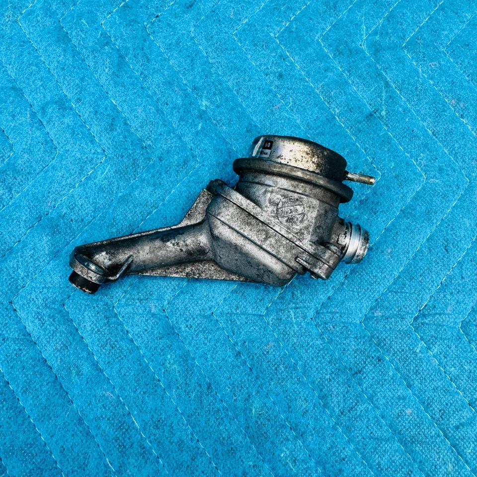 02-04 Mercedes-Benz C32AMG Motor Smog Bomba de Aire Válvula de Retención Izquierda OEM A1121400160 Foto 1 de 4