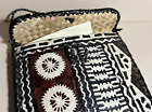 Sac à main pliant polynésien vintage en tissu d'écorce des années 70 fait main avec textile tribal