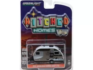 WINNEBAGO Winnie Drop 1710 - 2016 - gold / white - Greenlight 1:64 - Bild 1 von 6